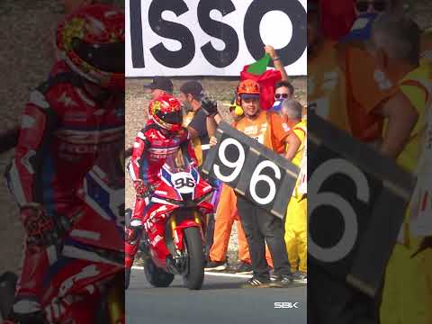 Dixon shares a moment with the marshalls after Race 2 😊 | 2026 #EstorilWorldSBK 🇵🇹