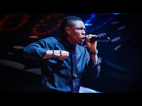 Graham D singing in church ??? Wow 😯