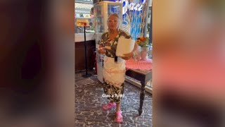 Strano furto da «Giuliana D'Ambrosio: prendono i fiori e lasciano il cestino dei rifiuti. «Venite...