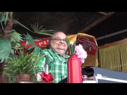 't Straat herrijst na een zware nacht