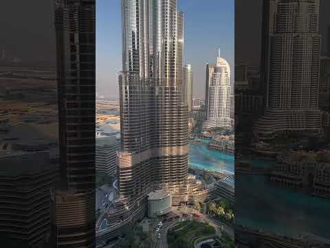Burj Khalifa, o prédio mais alto do mundo, atingindo uma altura impressionante de mais de 828 metros