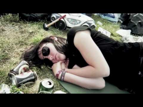 Josefine Drikker Øl