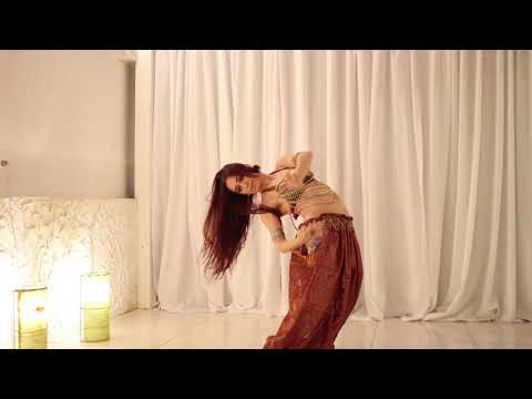 BIANCA CAMPAGNOLI - DANÇA MANTRAS NO FESTIVAL TRIBAL CORE 2020.