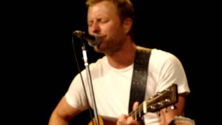 Dierks Intros and Sings Bourbon In Kentucky