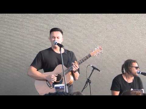 Cyrus Villanueva sings "Earned It" (fancam)