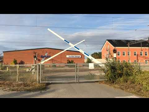 Plattformsbommar Enköping / Swedish platform path level crossing