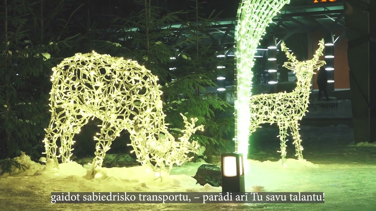 Aicina iepriecināt Siguldas dzelzceļa stacijas apmeklētājus, spēlējot klavieres