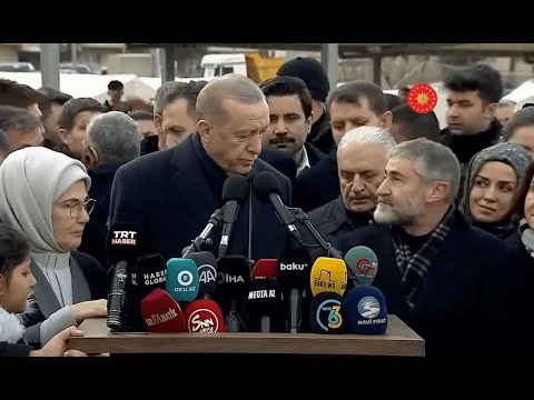 Bakan Nebati, deprem bölgesinde kameralar önünde kendisine yer bulamadı