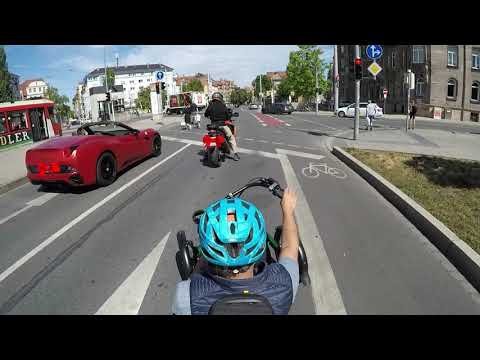 Wer ist schneller: Zox 4 oder Ferrari? Mit dem eBike auf den Straßen Nürnbergs unterwegs.