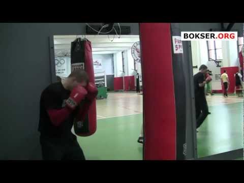 Mateusz Tryc - trening na worku bokserskim