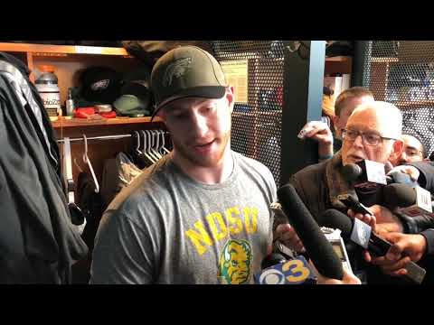 Eagles' Carson Wentz updates knee surgery recovery