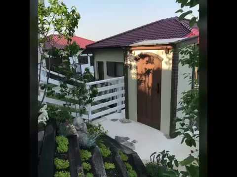 aménager-jardin-pente-raide-terrasses-cadre-bois