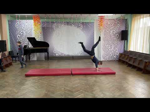 Экзамен по современному танцу (группа мальчиков)