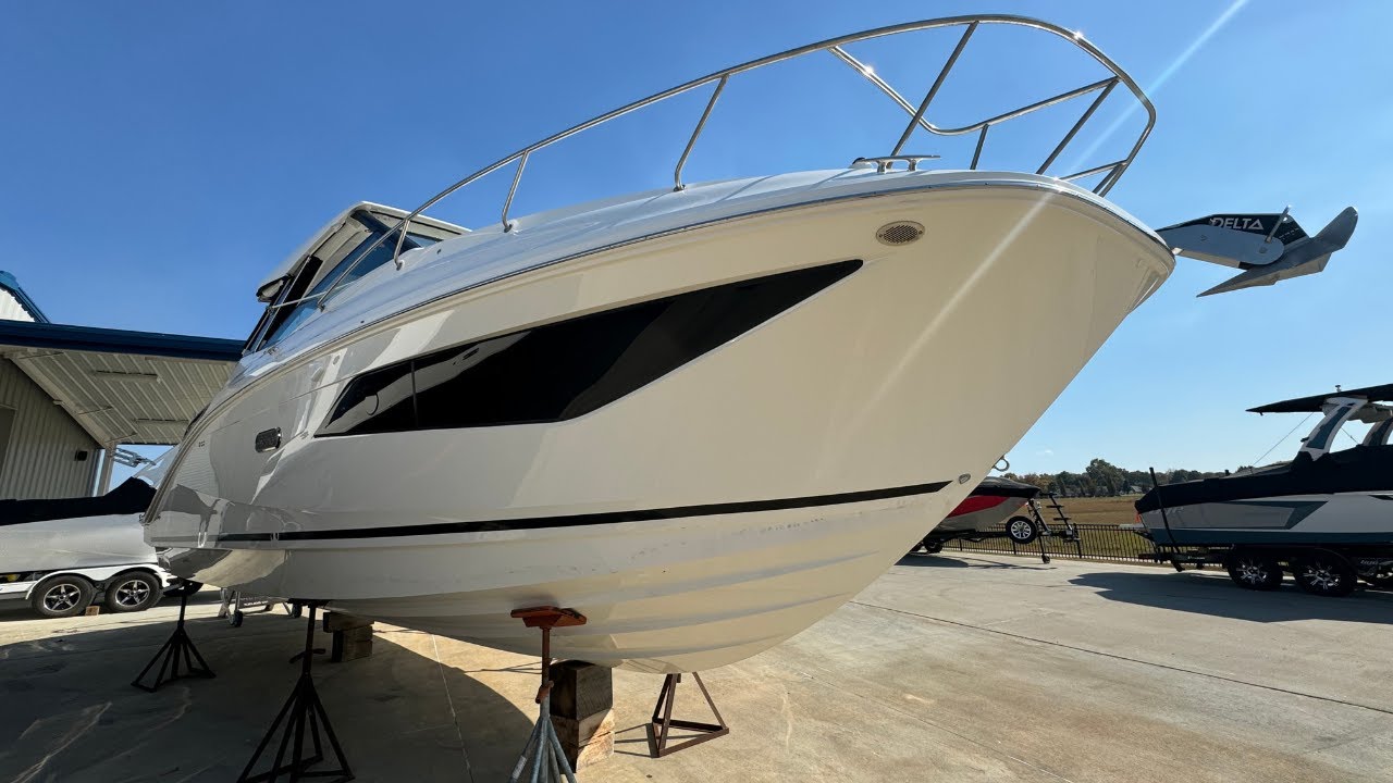 Redefined Unmatched Craftsmanship l 2025 Sea Ray Sundancer 320 now at MarineMax Grand Lake!