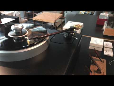Audio Union Helix One turntable with Schröder LT tonearm and Jan Allaerts MC1 Boron mkII cartridge