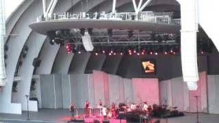 The Bird and The Bee - &quot;Sara Smile (Hall and Oats cover)&quot; (Hollywood Bowl 07/18/10)