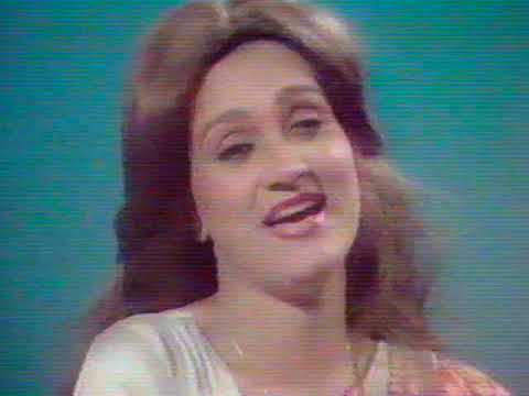 Showtime - Bushra Ansari sings parody of Salam Agha's song Ik Bar Milo Humse To Sau Bar Milenge