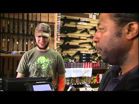 , title : 'Så lätt är det att köpa vapen i USA - möt vapenhandlaren i Texas - Nyheterna (TV4)'