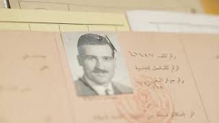 במבצע חשאי של המוסד הובאו לישראל כ-2,500 מסמכים, תמונות וחפצים אישיים של לוחם המוסד, אלי כהן ז"ל (עדכוני משרד ראש הממשלה) - התמונה מוצגת ישירות מתוך אתר האינטרנט יוטיוב. זכויות היוצרים בתמונה שייכות ליוצרה. קישור קרדיט למקור התוכן נמצא בתוך דף הסרטון