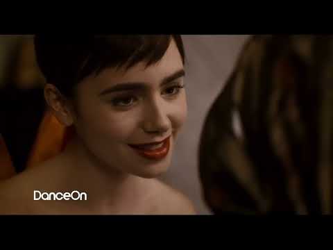 Mirror Mirror trailer shot of Snow White and the dwarfs in the snowy forest