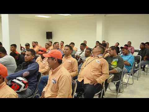 Capacita Seguridad Pública a motociclista sobre manejo a la defensiva