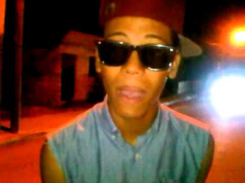 Los Novatos ponen claro ah Flakiito Drezzy.