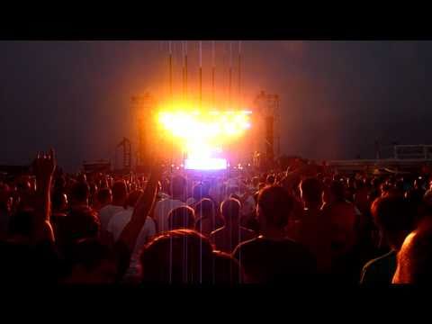 Armin van Buuren @ Cacao Beach 2010 ( Not the End vs Who Will Find Me (AvB Mashup) )