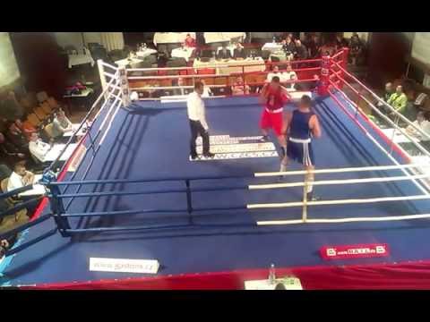 semifinále MCR boxu Jicin 7 12 2013 +91kg Dominik Musil vs Pavel Šour 1kolo