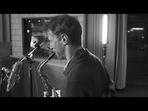 Louise van den Heuvel 'Sonic Hug' — Luchtsteen (live session)