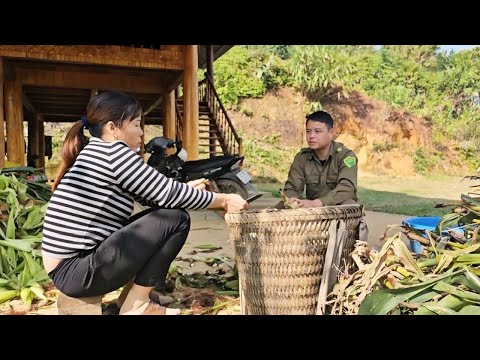 LUYEN's mother is worried that VONG and LUYEN still haven't gotten married