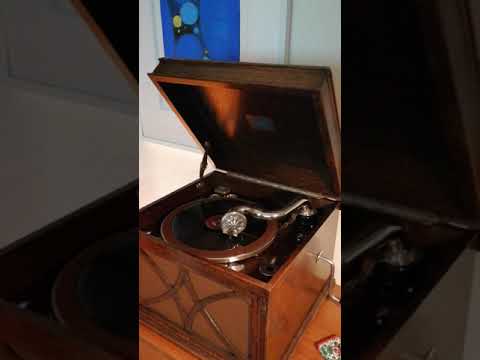 "Chattanooga Choo Choo" - Glenn Miller (1941)