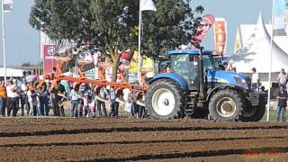 preview picture of video 'STRONG  New holland´s Tractors ,  High Power , on field at AGROGLOBAL'