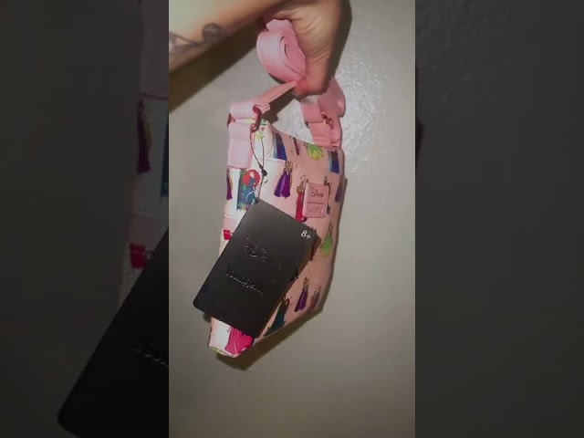 Vídeo relacionado con Loungefly Disney by Princess Damask Heo - Mochila exclusiva, blanco, medium, Casual