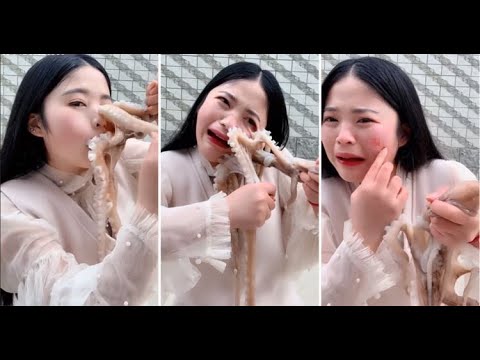 É nisso que dá quando tentas comer um polvo vivo..