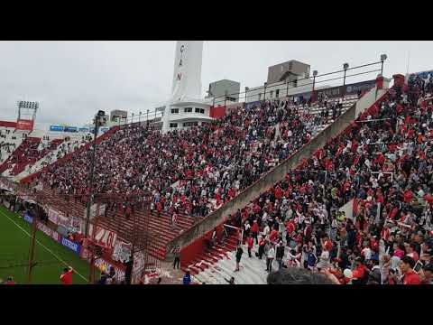 "Estamos esperando a los de la gloriosa! Clásico Huracán 2 -  San Lorenzo 0" Barra: La Banda de la Quema • Club: Huracán