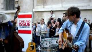 Razorlight - &quot;Before I Fall To Pieces&quot; (acoustic busking gig in London, March 24 2011)