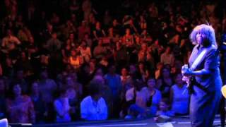 Joan Armatrading and the crowd performing Best Dress On