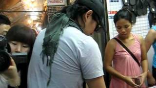 Download lagu Lee Jun Ki@ Suan Lum Night Bazar BKK Thailand 8 Mar 09 by Pomme, buying wallet mp3 Download lagu Lee Jun Ki@ Suan Lum Night Bazar BKK Thailand 8 Mar 09 by Pomme, buying wallet mp3