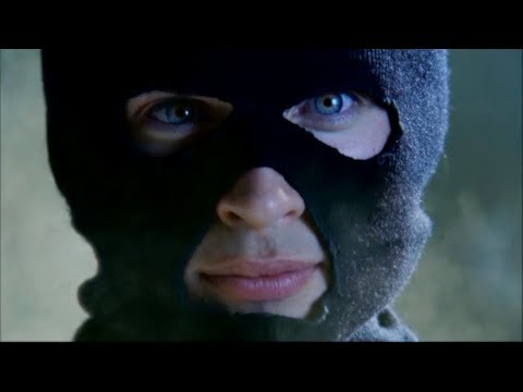 Clark Kent Abuses His Powers For Personal Gain -- (Smallville - S3; E1)