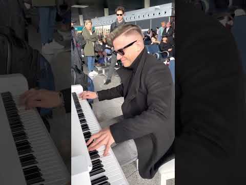 Matthew Lee trova un piano all'aeroporto di Catania 🔥🔥🔥 2022