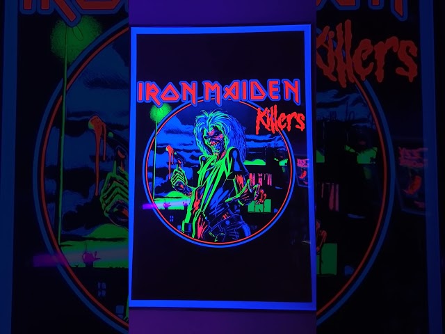 Vídeo relacionado con Nemesis Now Cartera Oficial de Iron Maiden Killers, Color Negro