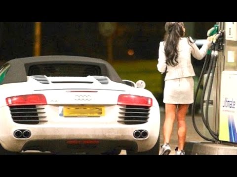 STUPID WOMEN DRIVING FAILS! COMPILATION 2017