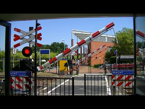 Spoorwegovergang Zuidhorn // Dutch railroad crossing