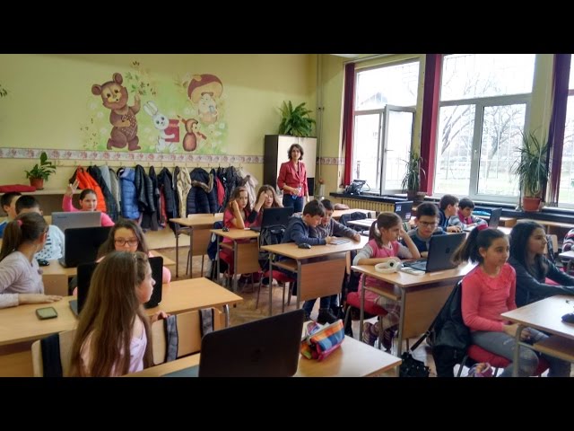 Кан Академията на български