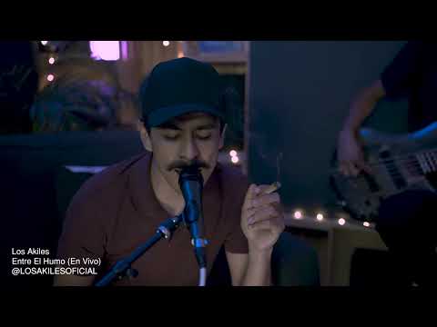 Entre El Humo (En Vivo) - Los Akiles