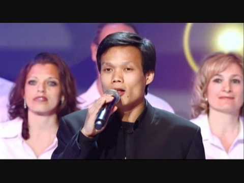 Les Prêtres live - Glorificamus Te