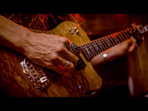 SWAMP MUSIC • "Baby, Leave Your Light On" (Justin Johnson) The Biscuit House • OFFICIAL VIDEO