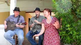 Bathtub Gin Serenaders Light Clainborne Mansion New Orleans - I Get The Blues When It Rains