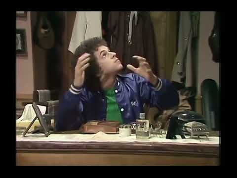The Muppet Show - 302: Leo Sayer - Cold Open (1978)