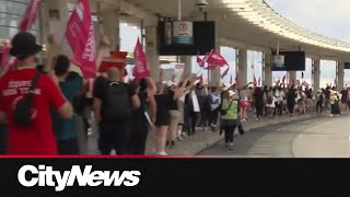 Download lagu Air Canada, Rouge flight attendants remain on strike despite Ottawa's back to work order mp3